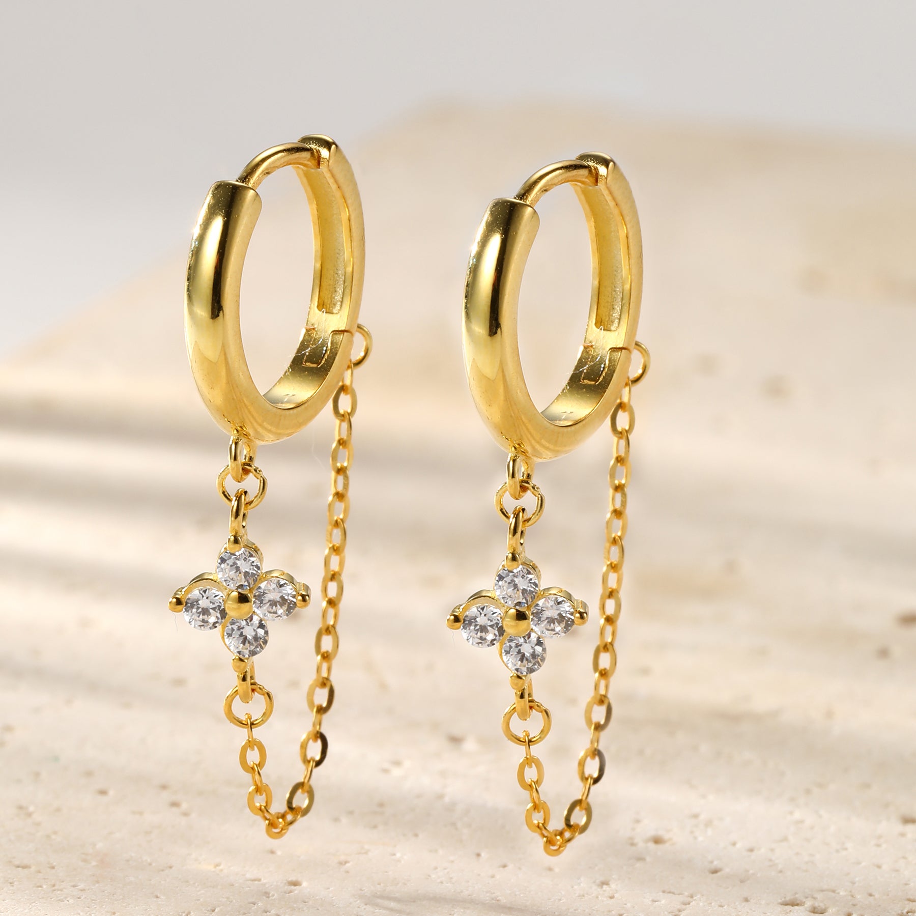 Funkelnde Blüten-Creolen mit Ketten – Sterling Silber