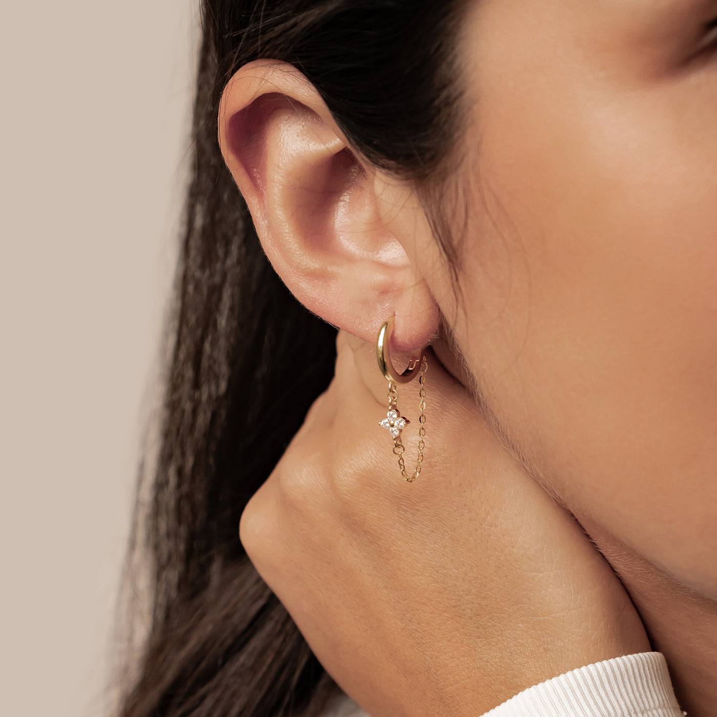 Funkelnde Blüten-Creolen mit Ketten – Sterling Silber