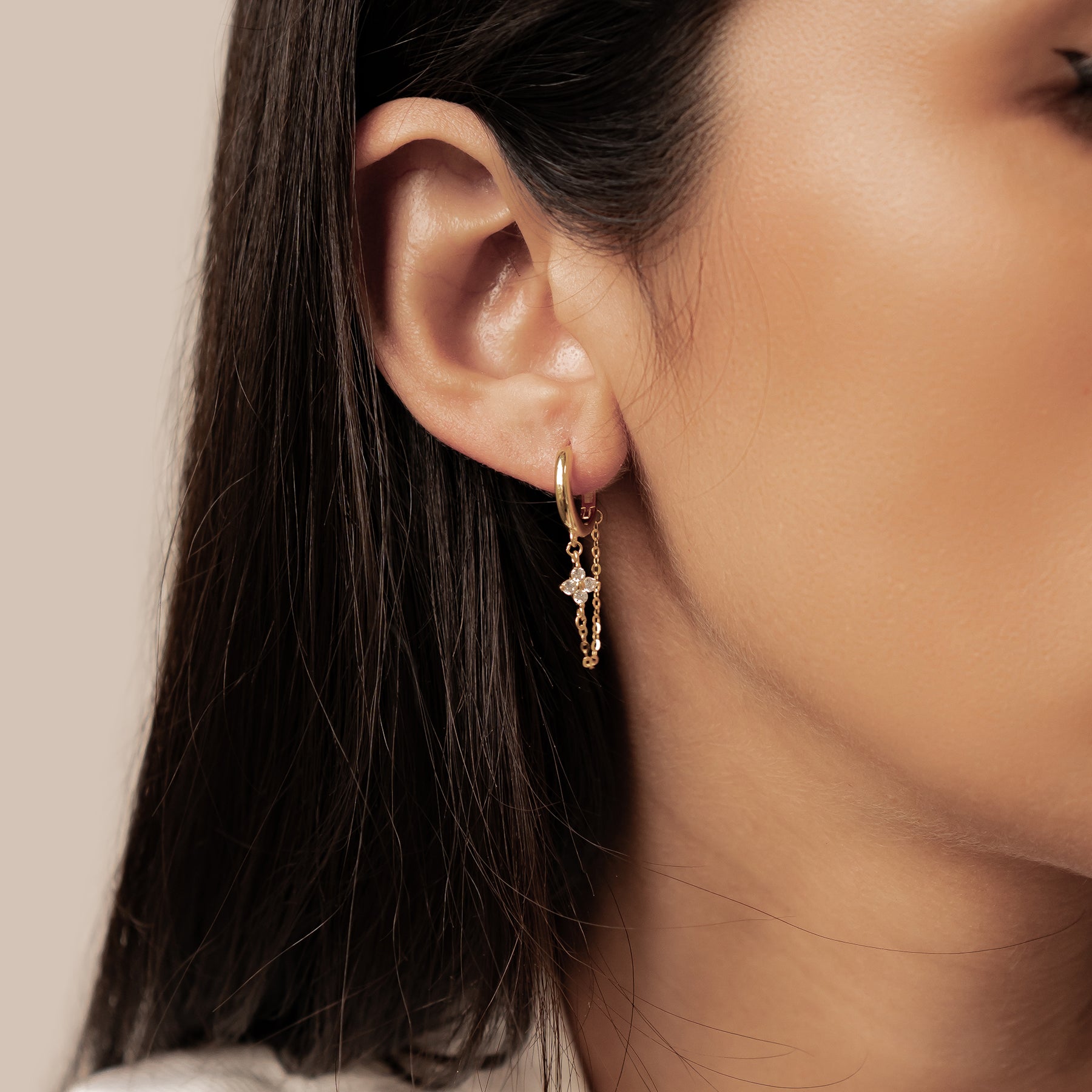 Funkelnde Blüten-Creolen mit Ketten – Sterling Silber