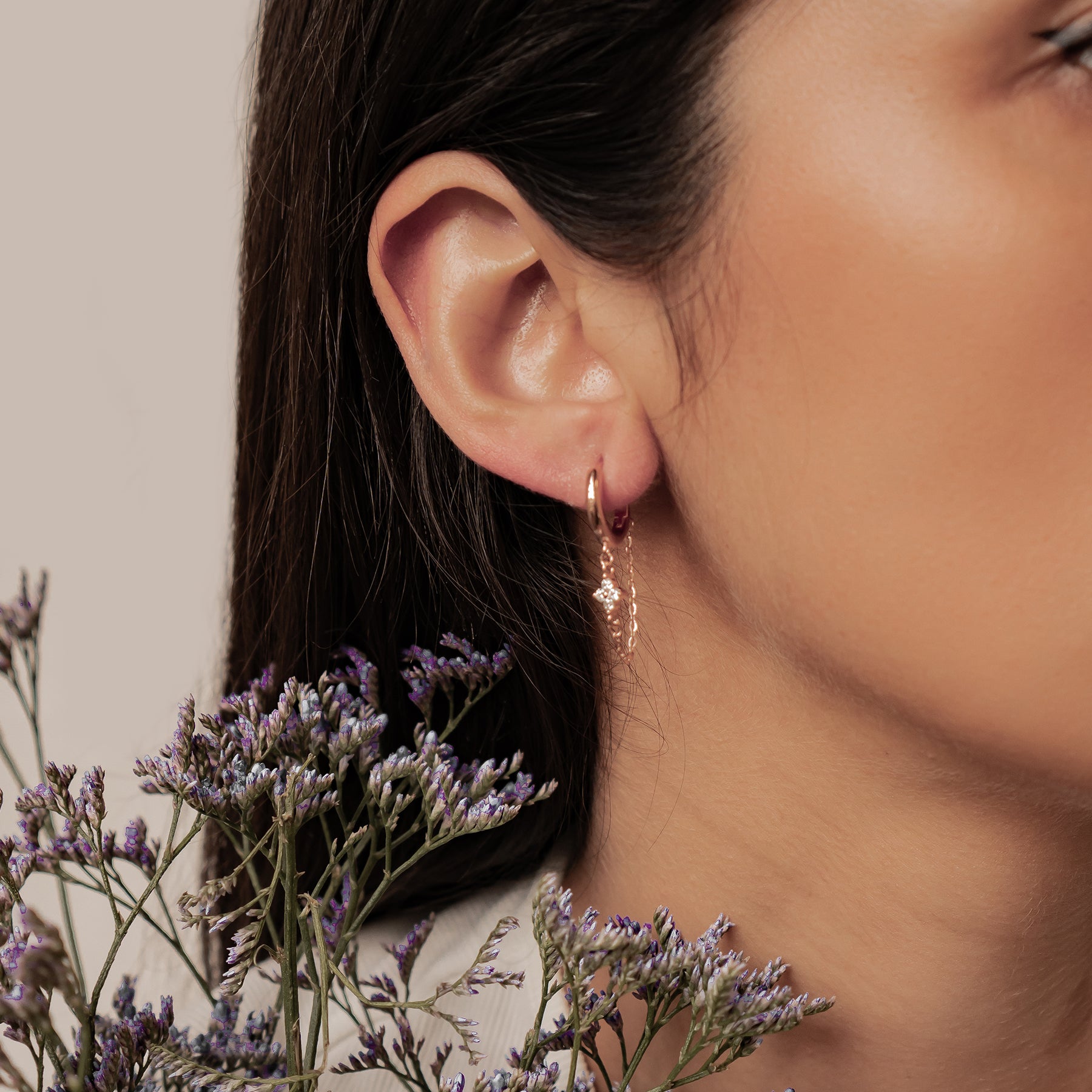 Funkelnde Blüten-Creolen mit Ketten – Sterling Silber