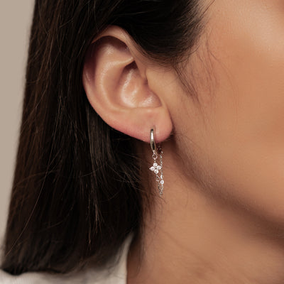 Funkelnde Blüten-Creolen mit Ketten – Sterling Silber