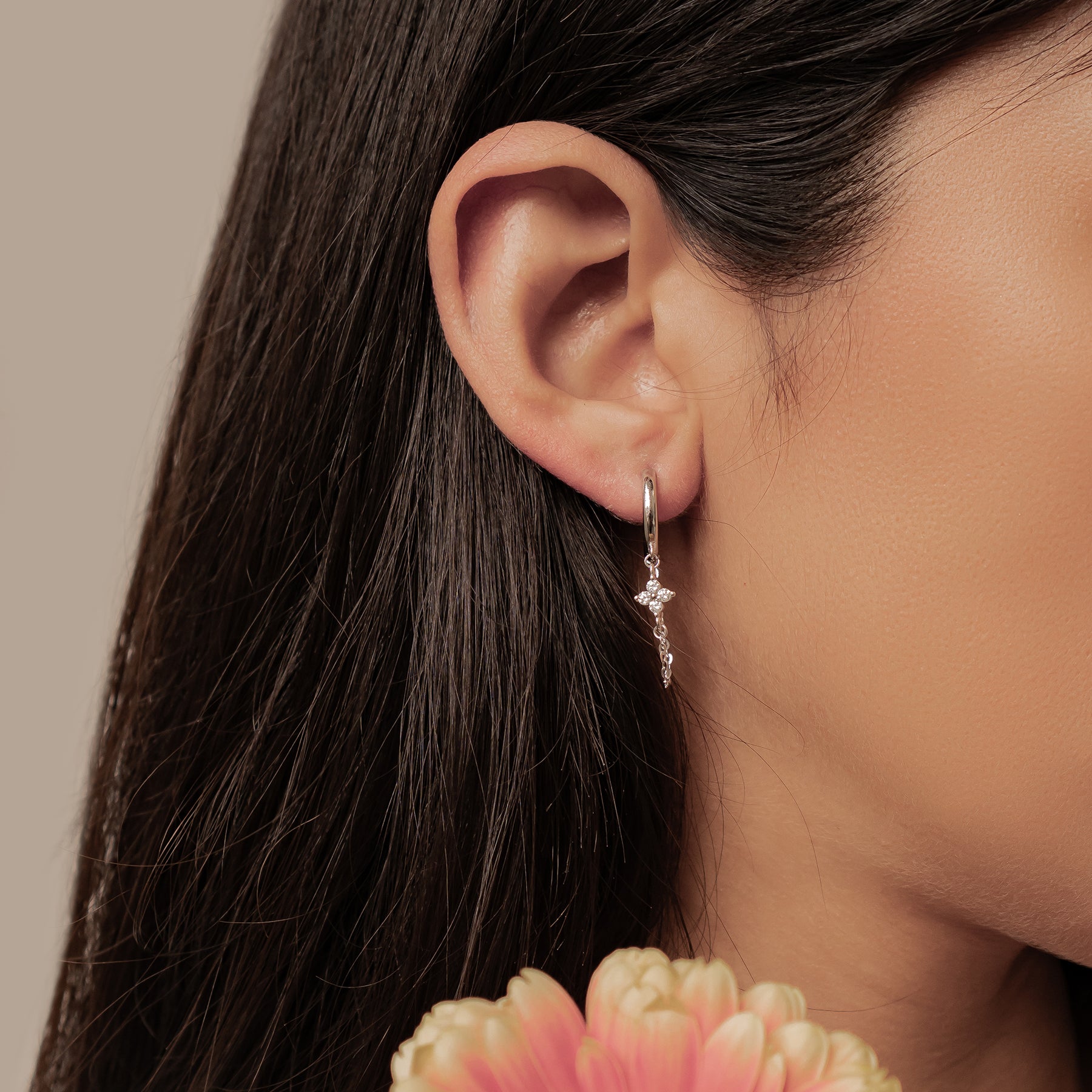 Funkelnde Blüten-Creolen mit Ketten – Sterling Silber