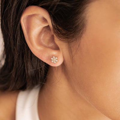 Pendientes Botón Flor de Circonitas en Plata de Ley