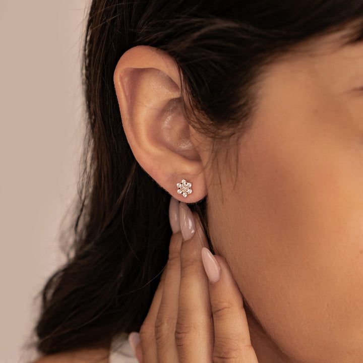 Boucles d’Oreilles Clous Fleur en Zircon Argent Sterling
