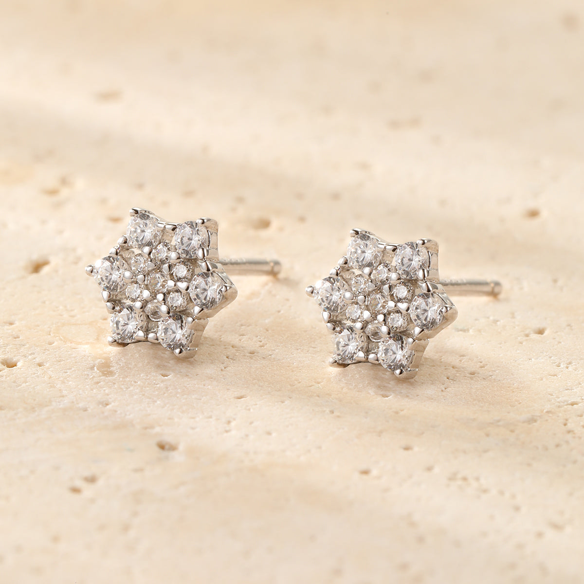 Pendientes Botón Flor de Circonitas en Plata de Ley
