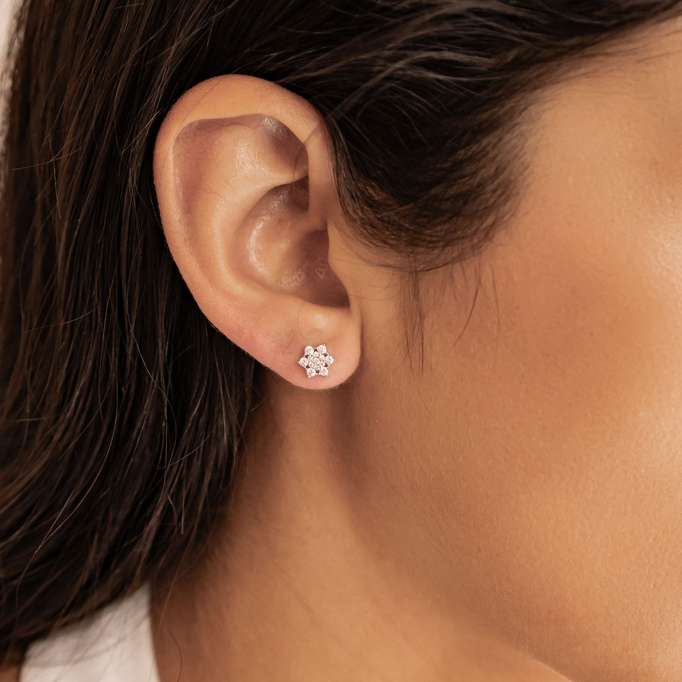 Pendientes Botón Flor de Circonitas en Plata de Ley
