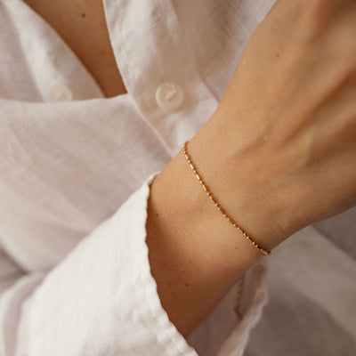 Bracelet Chaîne Perle et Barre en Or