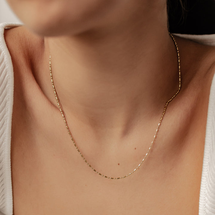 Collar Cadena Abalorio y Barra en Oro