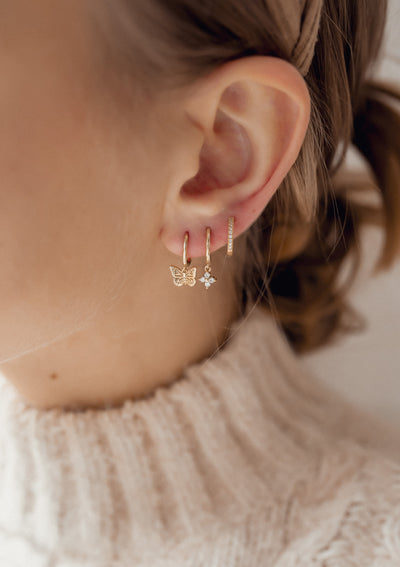 Pendientes Huggie Mariposa de Plata de Ley 925 en Oro
