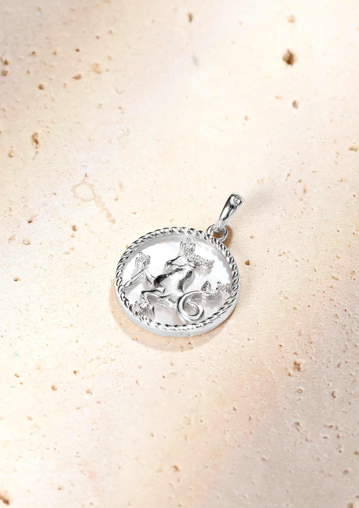 Collier pendentif zodiaque Capricorne