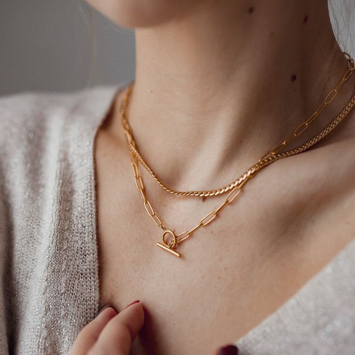 Collar Barra T con Cadena Gruesa en Oro