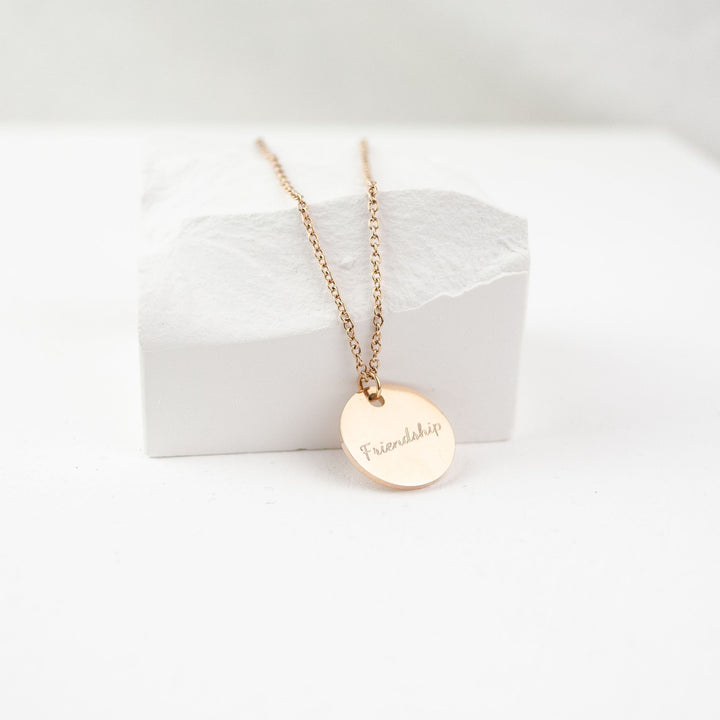 Collar con Círculo en Oro Rosa