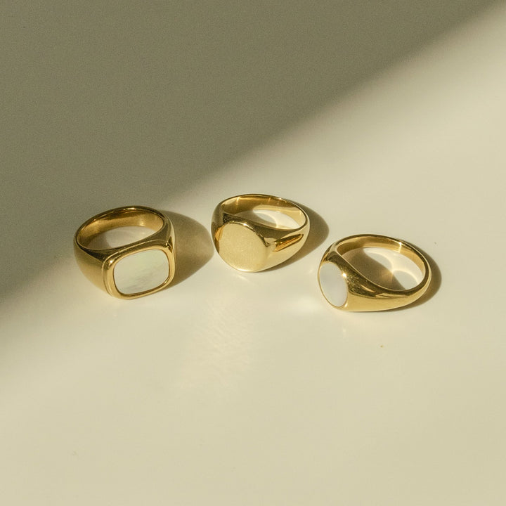 Circle Shell Signet Ring Gold