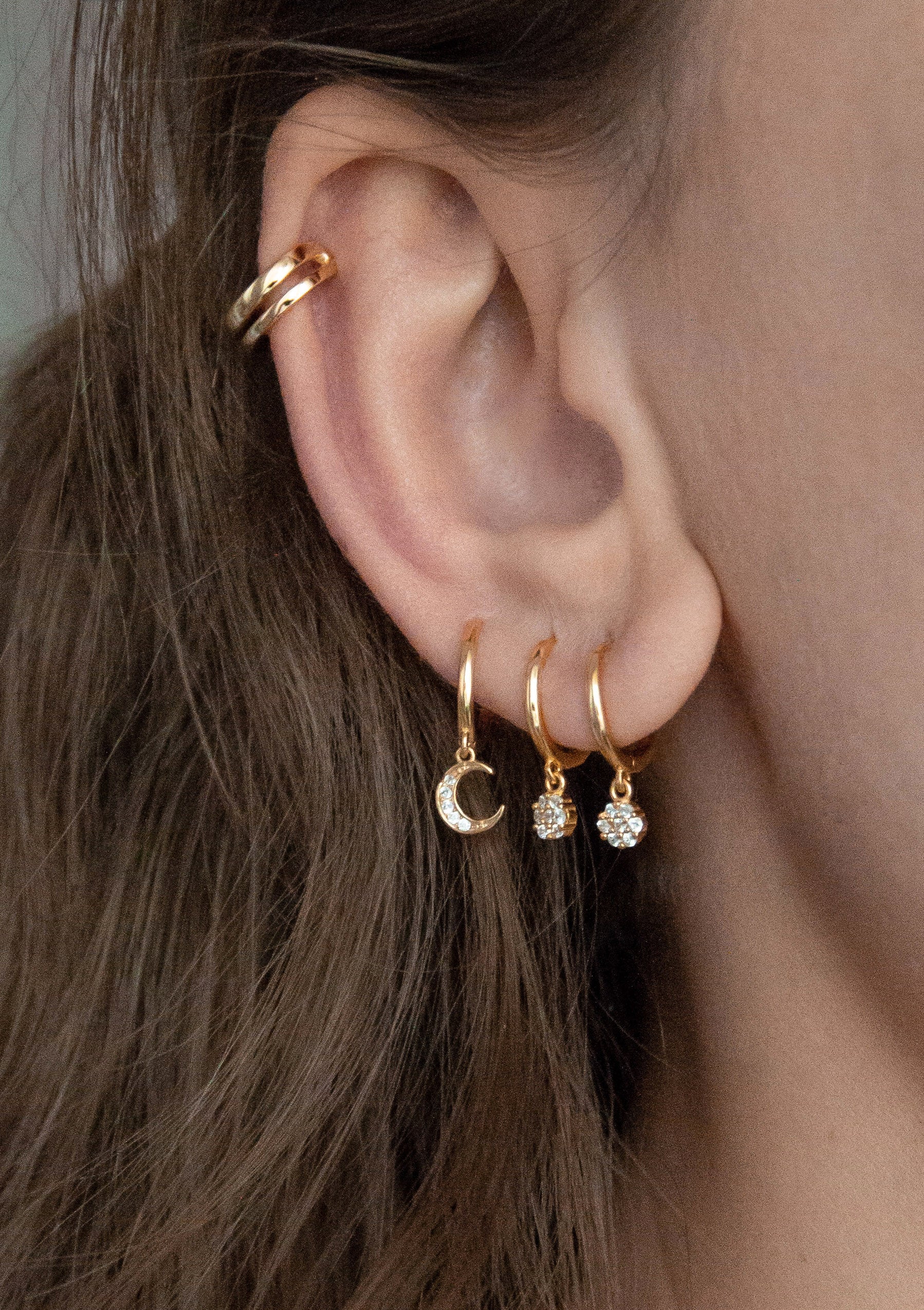 Pendientes Huggie de Luna Creciente Plata de Ley 925 en Oro