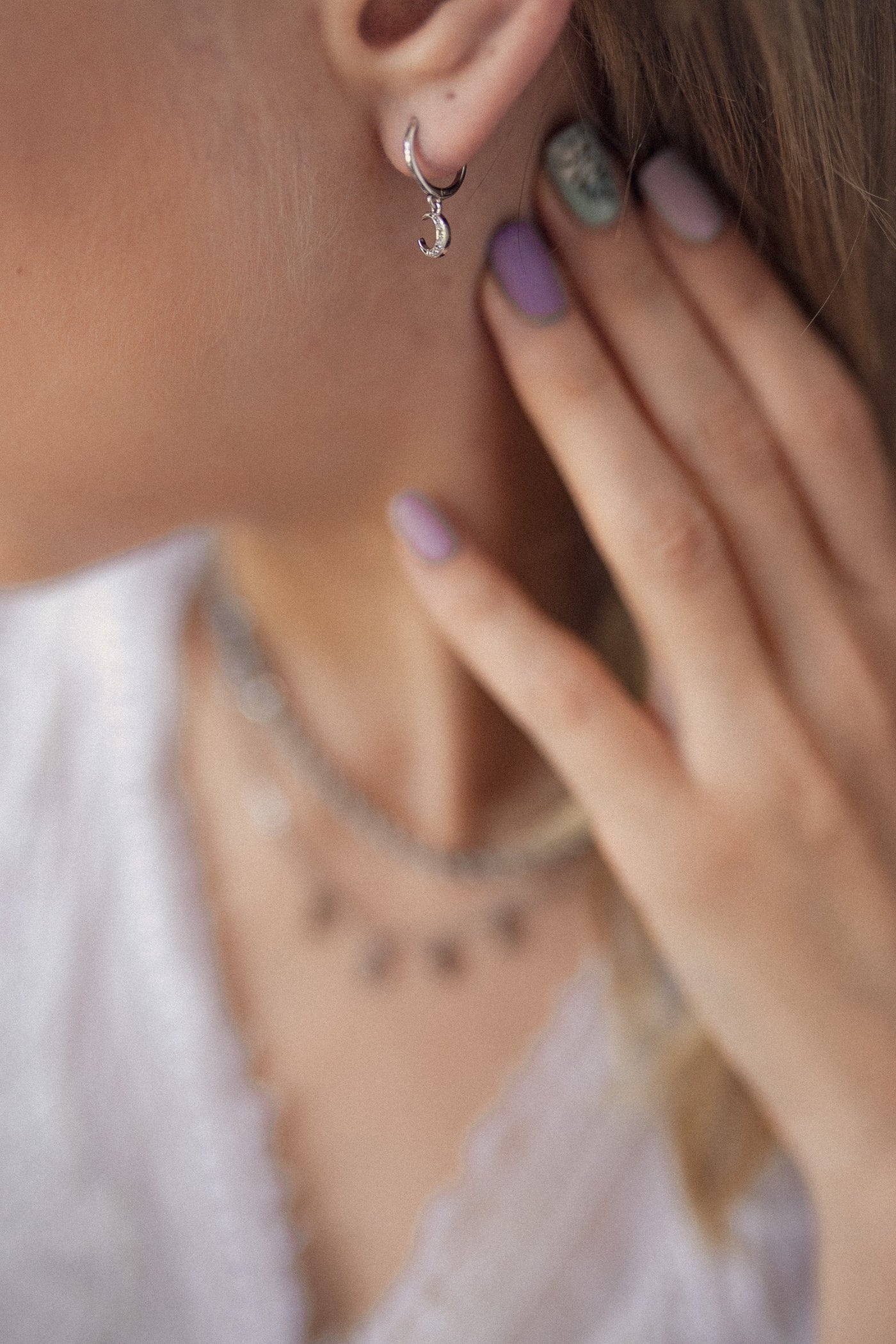 Pendientes Huggie de Luna Creciente Plata de Ley 925