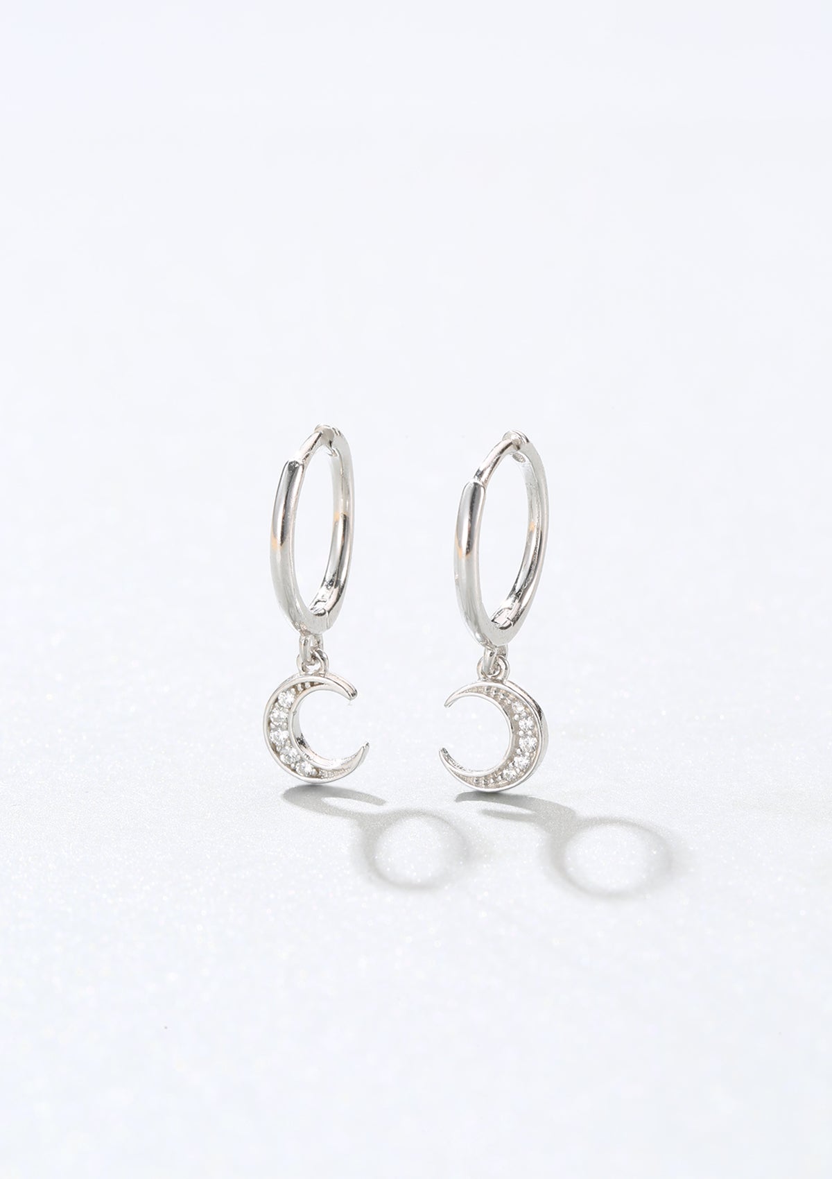 Pendientes Huggie de Luna Creciente Plata de Ley 925
