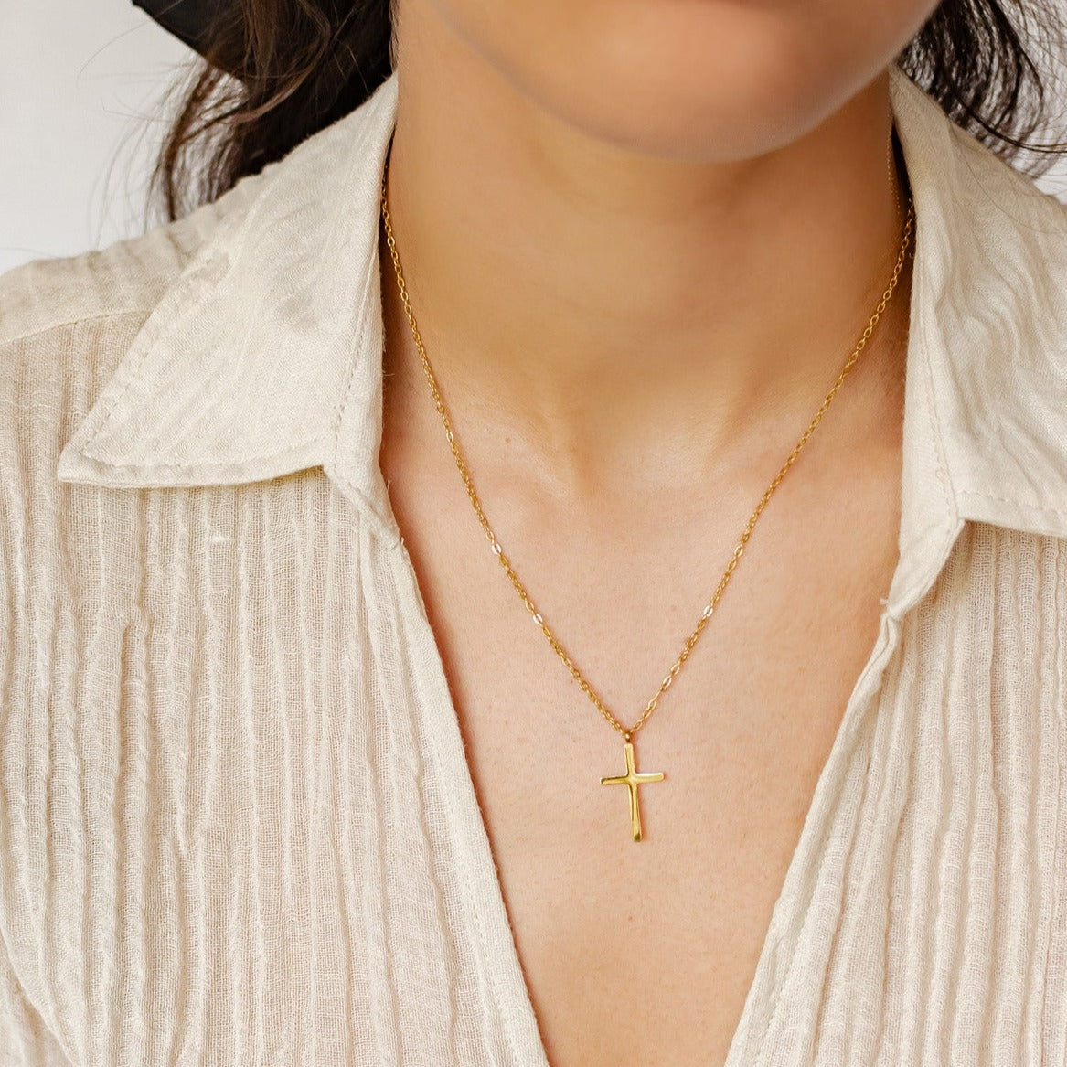 Cross Pendant Necklace Gold