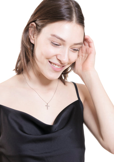 Kette mit Kreuz Anhänger in Silberfarbe