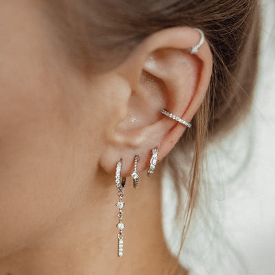 Pendientes Huggie Oscilantes de Barra Plata de Ley 925