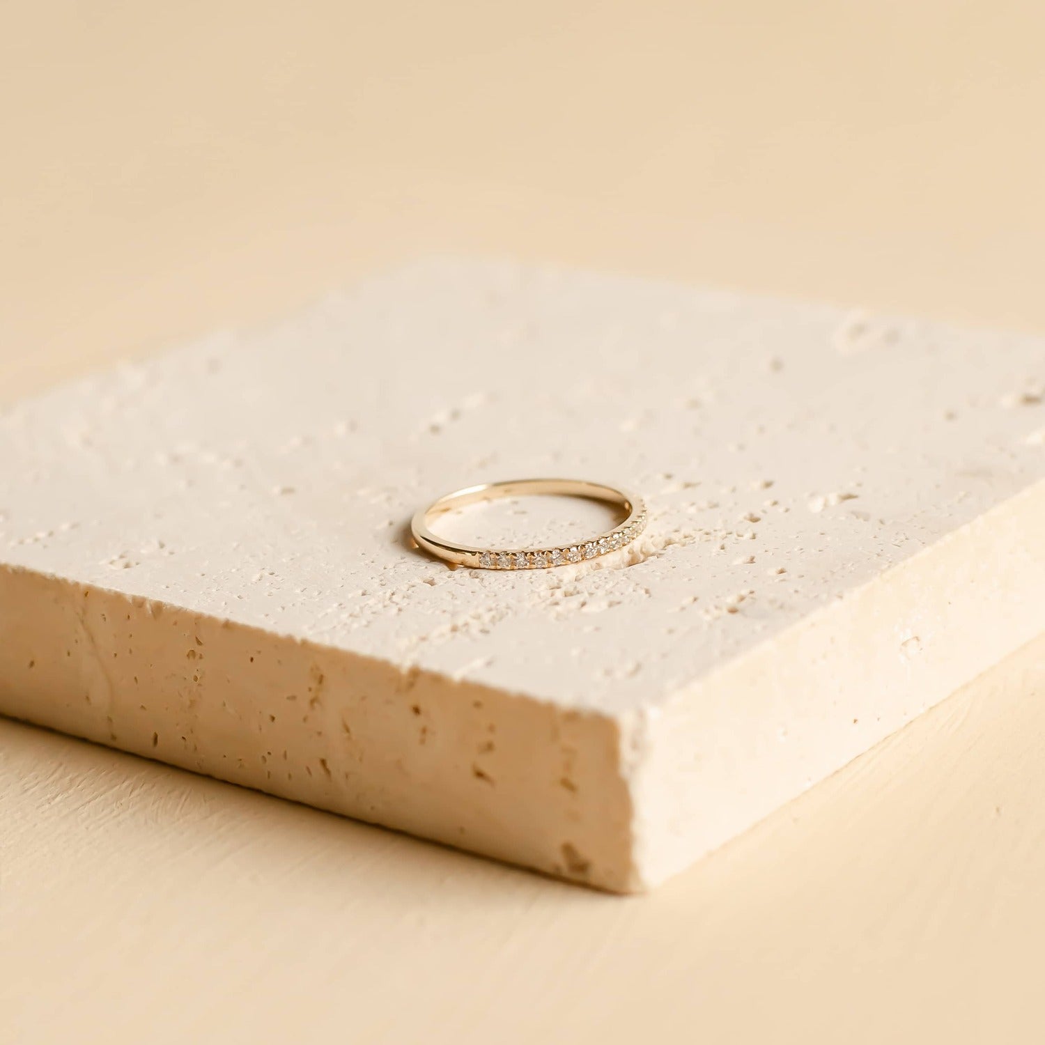 Größe J-S Ewigkeit Ehering 9 Karat Gelbgold – Mit 0,20 Karat Simulierten Diamanten, Größe J Bis S Ring Eternity