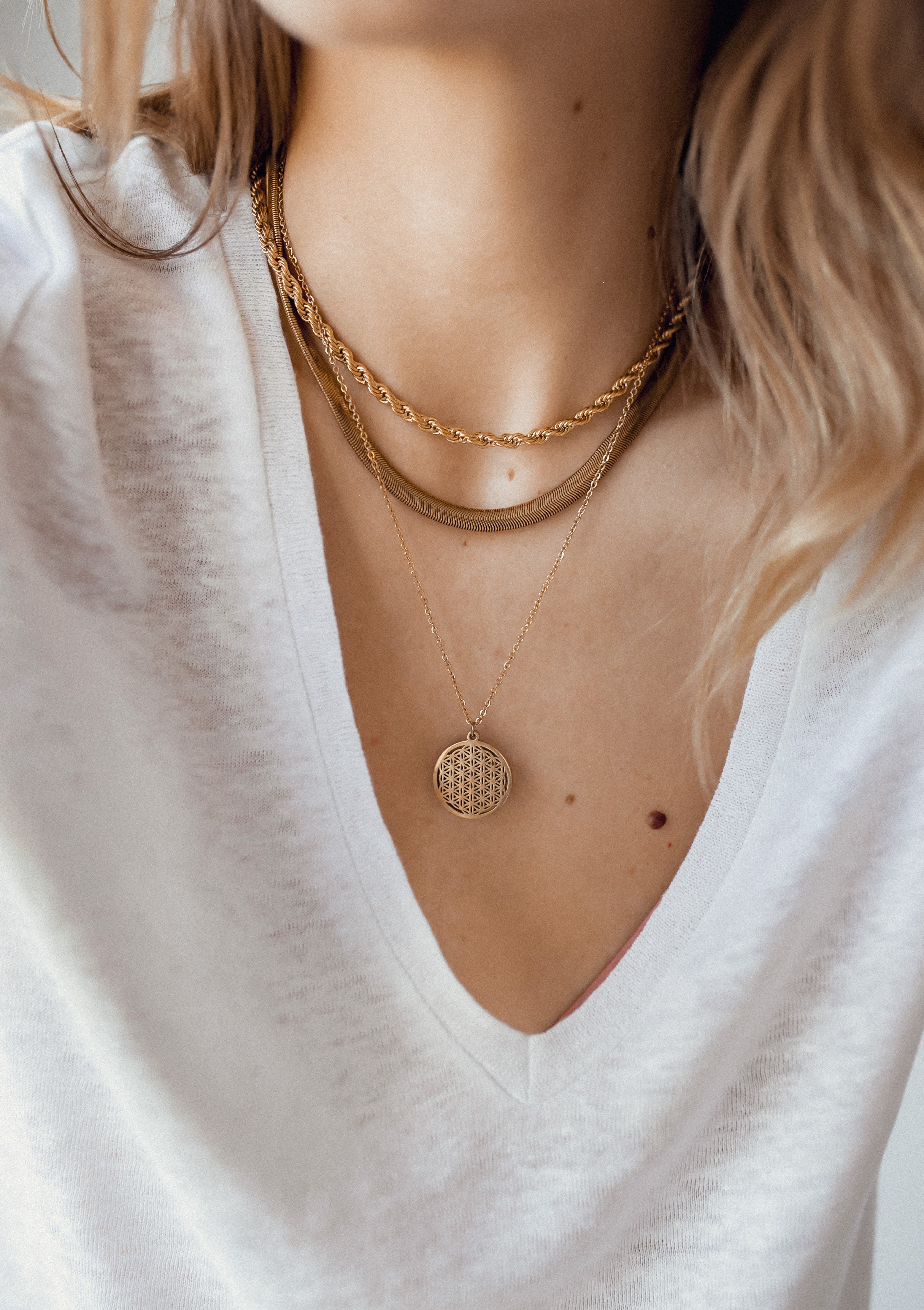 Collar de Colgante Flor de la Vida en Oro