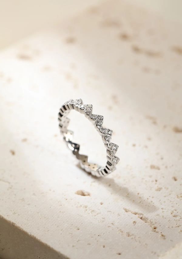Anillo Holding Hearts de plata de ley