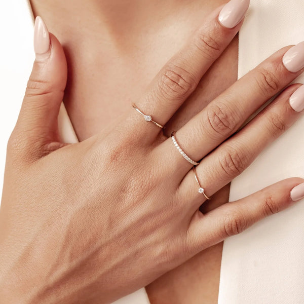 Anillo de diamante Infinite Bliss, puesto