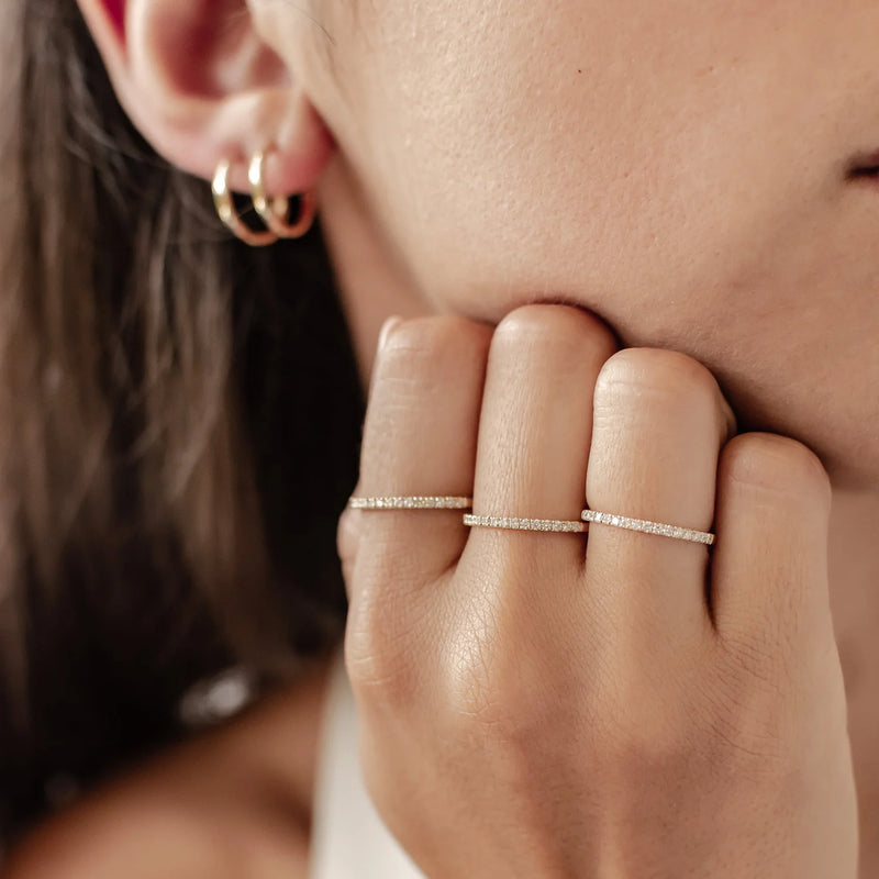 Tres anillos apilados, puestos