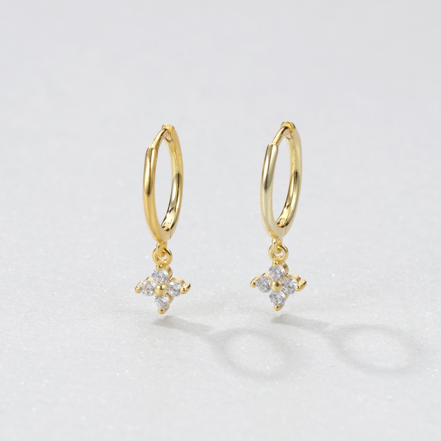 Pendientes Huggie con Gema de Plata de Ley 925