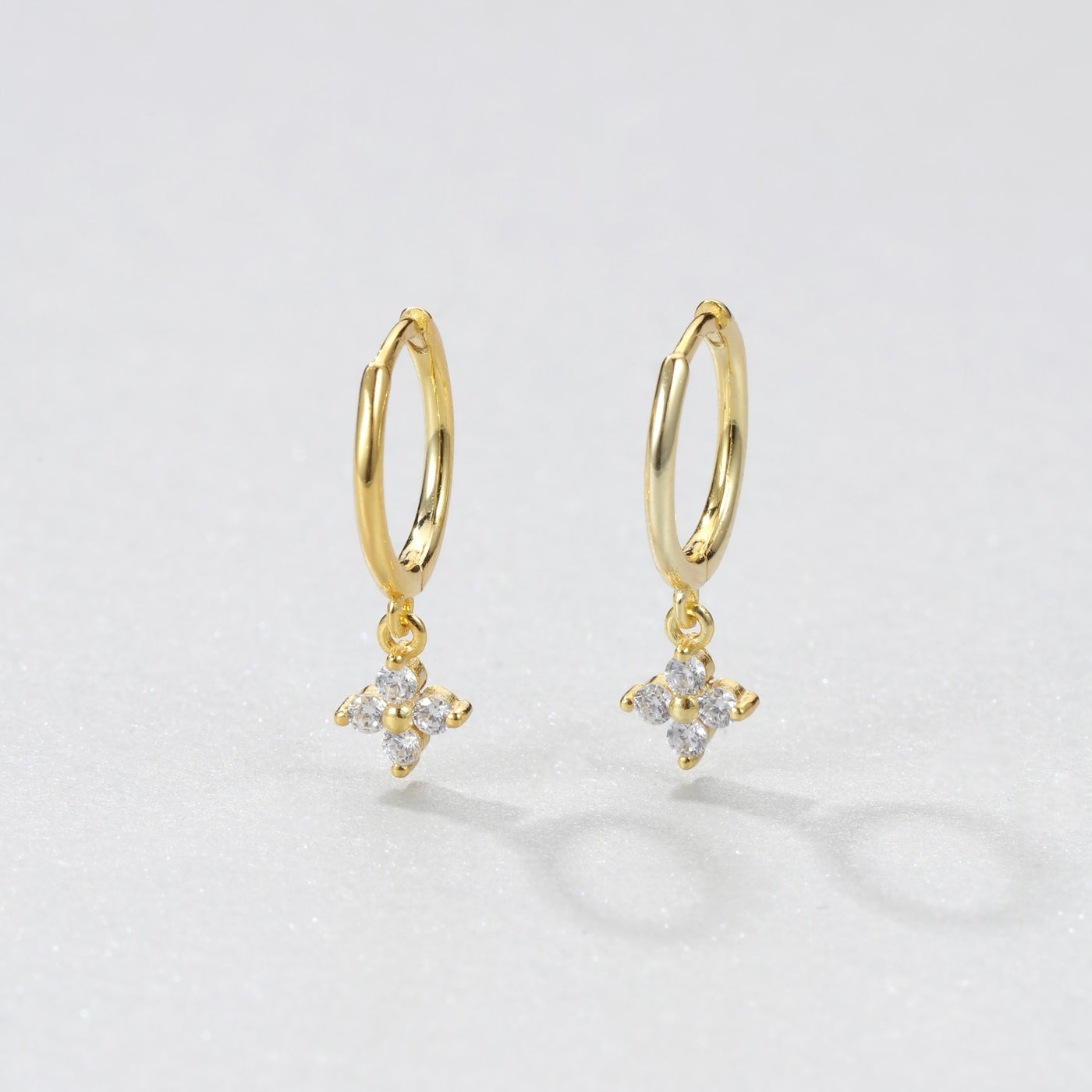 Pendientes Huggie con Gema de Plata de Ley 925