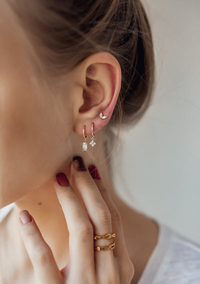 Pendientes Huggie con Gema de Plata de Ley 925
