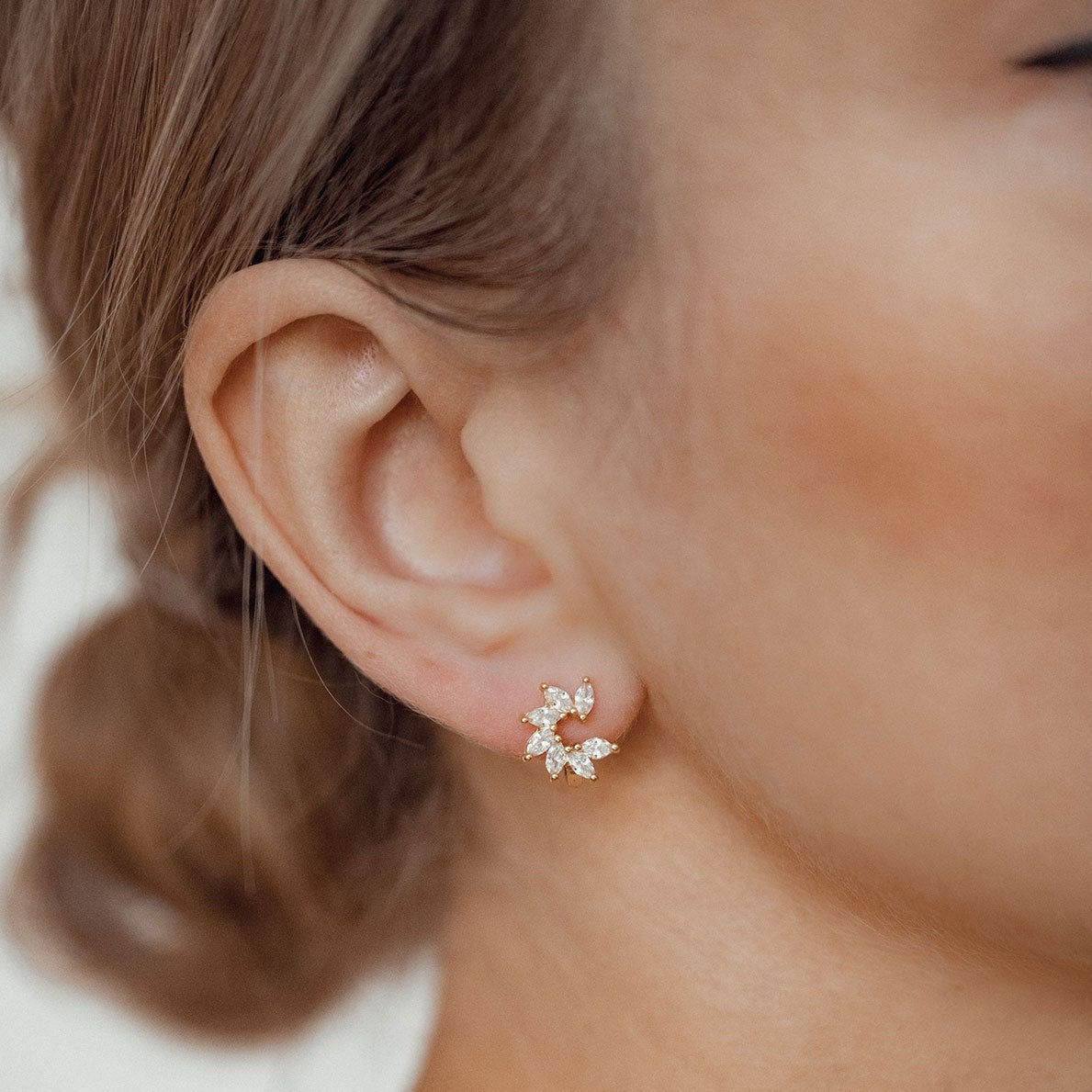 Pendientes Huggie Pétalo de Gema Plata de Ley 925