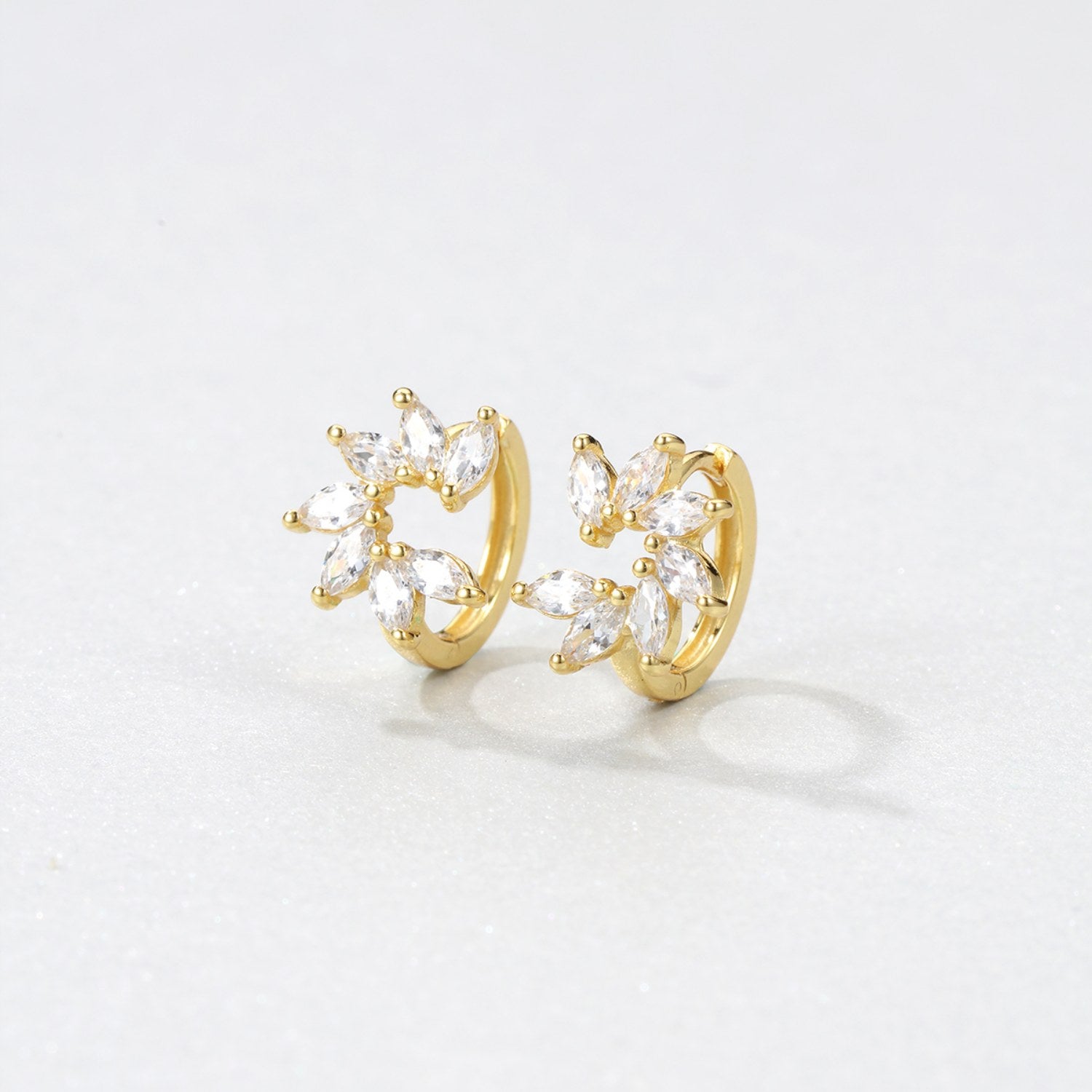 Pendientes Huggie Pétalo de Gema Plata de Ley 925