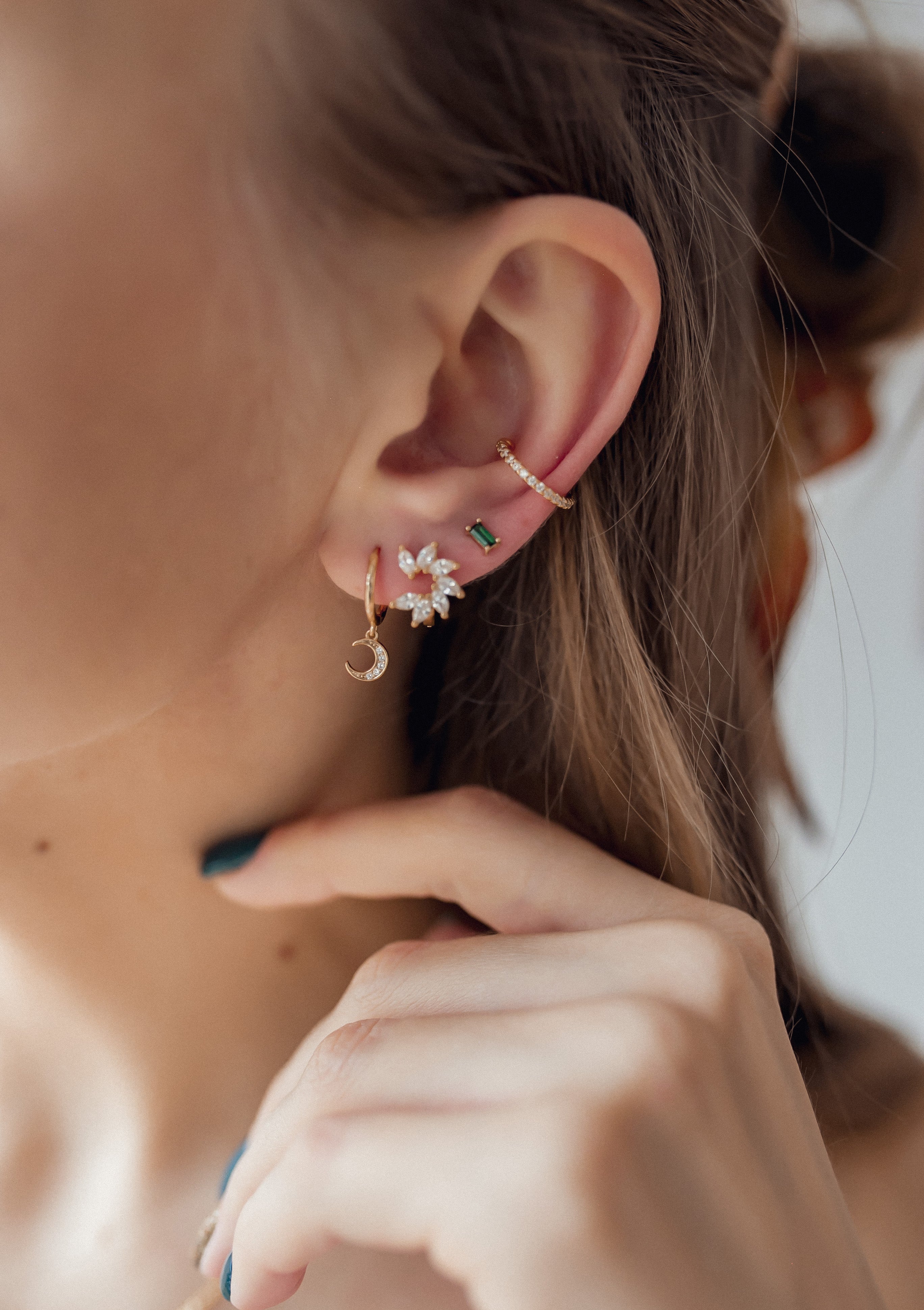 Pendientes Huggie Pétalo de Gema Plata de Ley 925