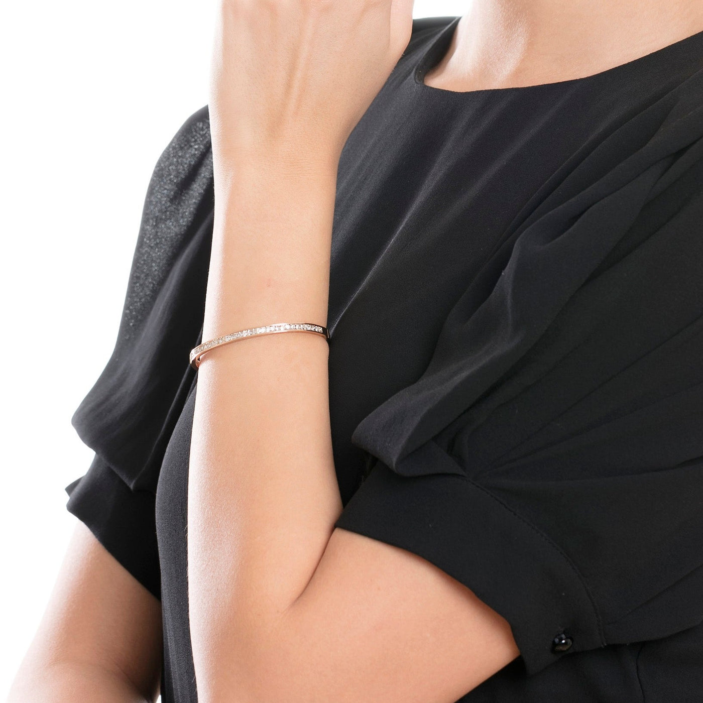 Brazalete Rígido con Brillo en Oro Rosa