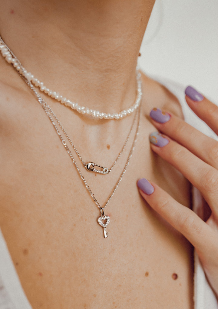 Colgante Vínculo para Amor y Conexión en Plata