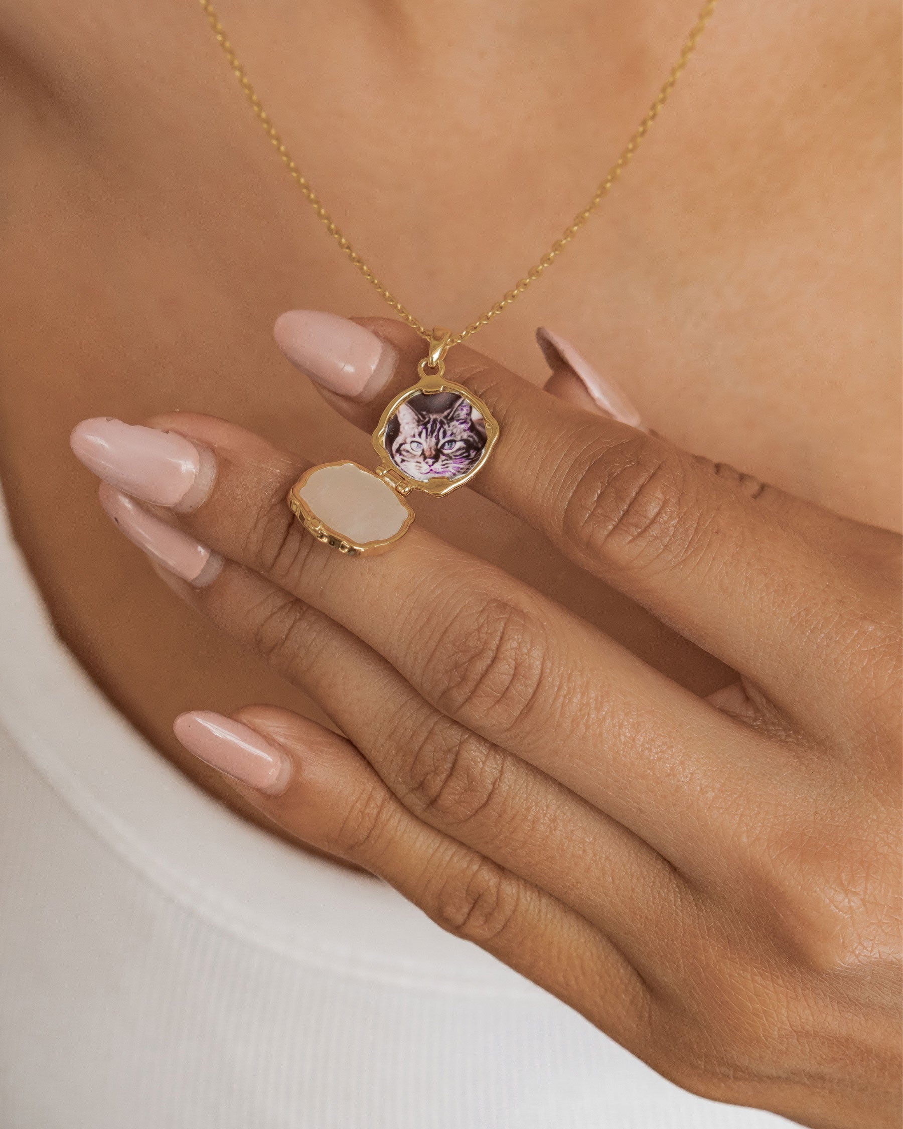 Spreading happiness with finely crafted, modern jewelry – Hey