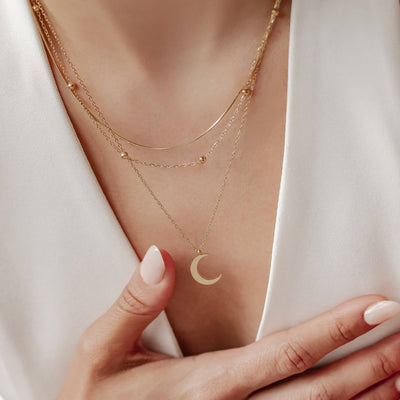 Ensemble de colliers lune superposés