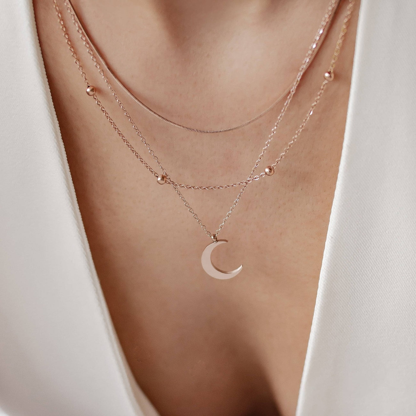 Ensemble de colliers lune superposés