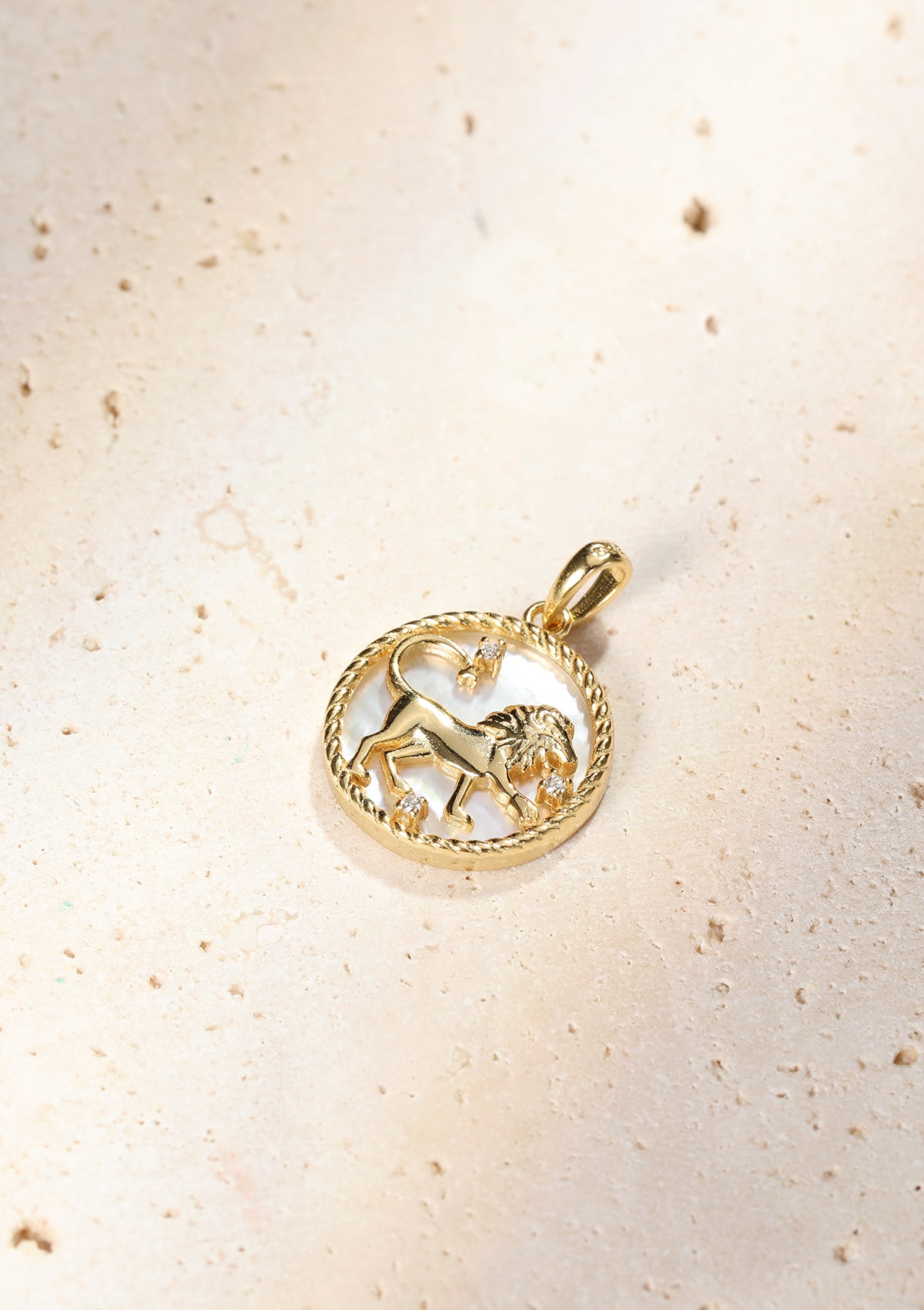 Collier pendentif zodiaque Lion