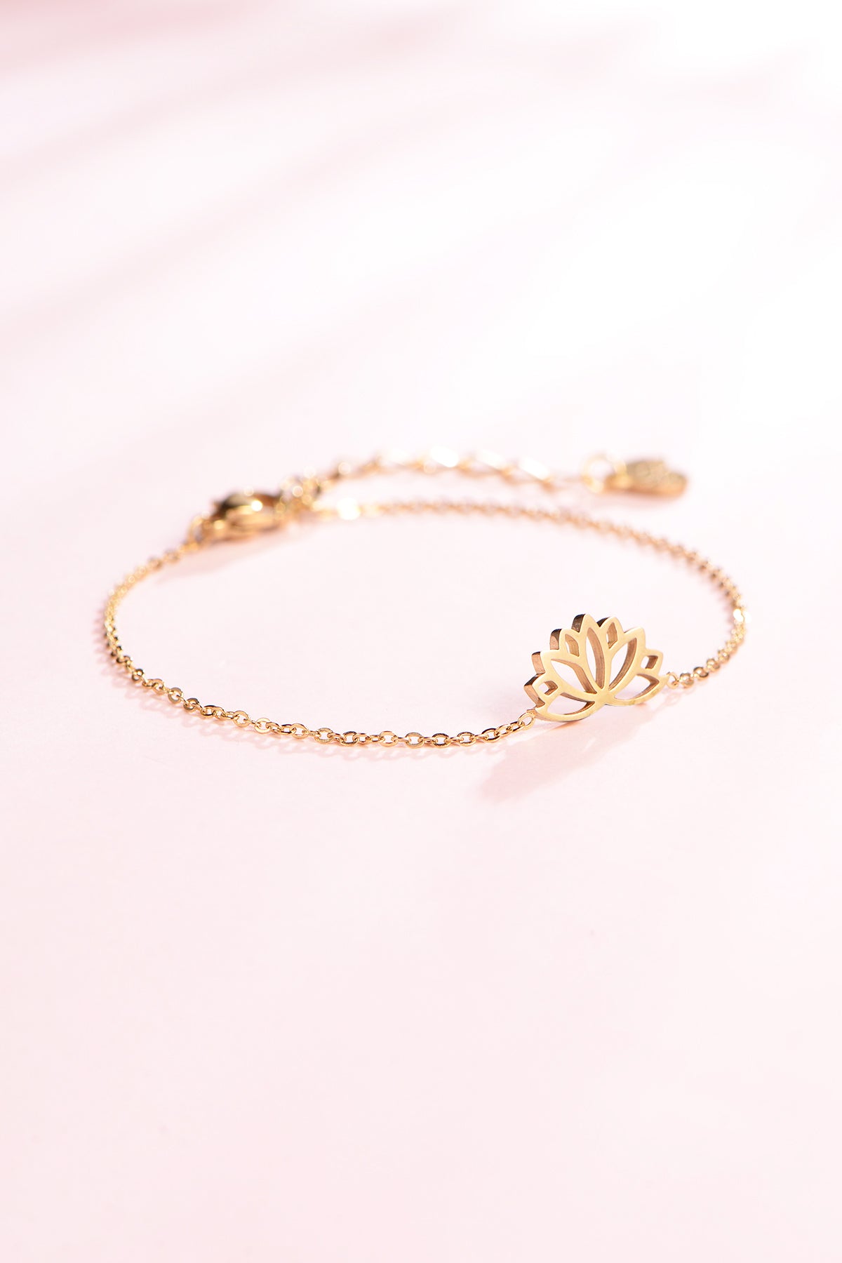 Lotus Armband in Goldfarbe