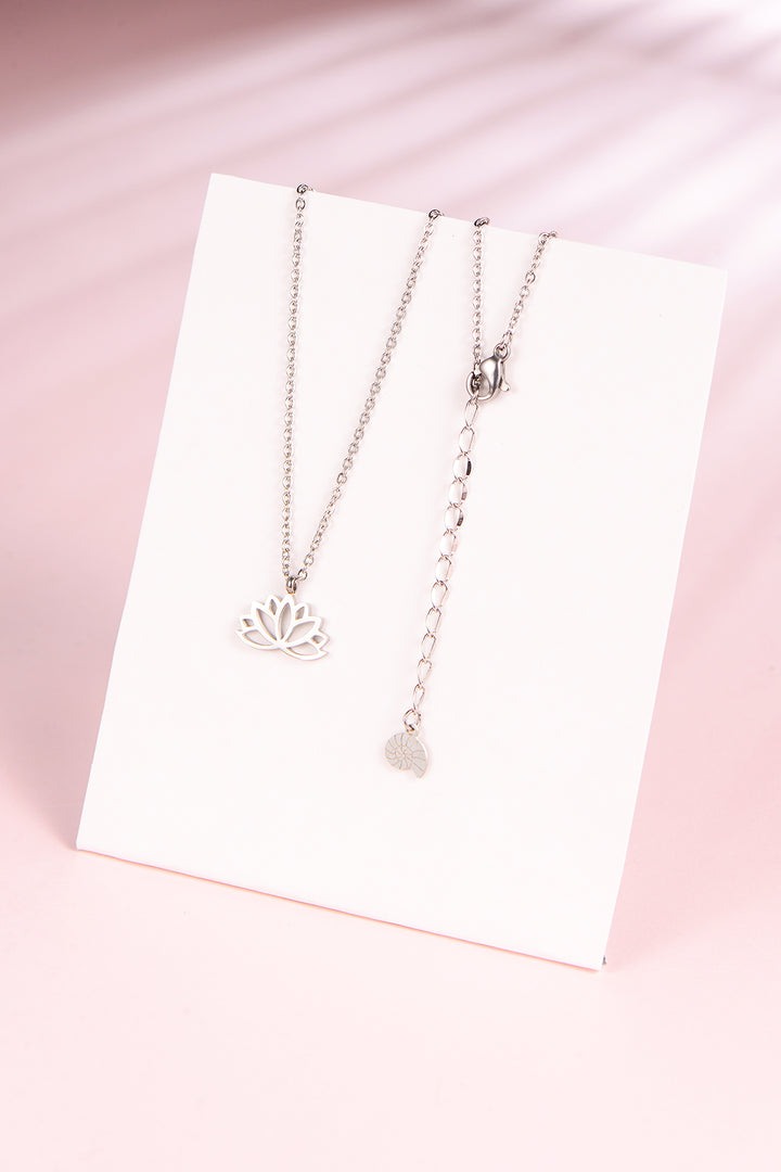 Collar de Colgante Loto en Plata
