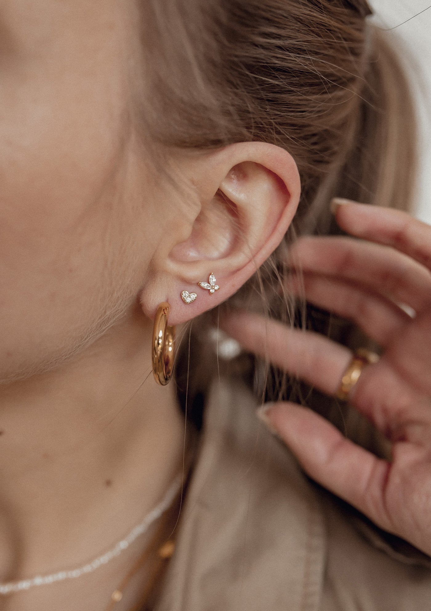 Mid Round Hoop Earrings Gold