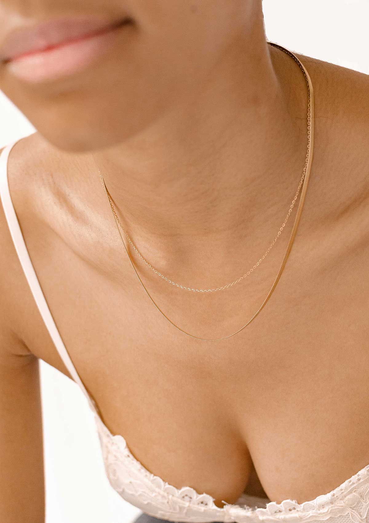 Mix von Schlangenkette und Kabelkette in Gold