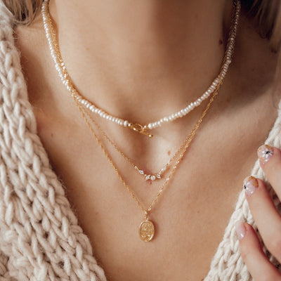 Ovaler Anhänger mit Gänseblümchen Vergoldeter Sterlingsilber