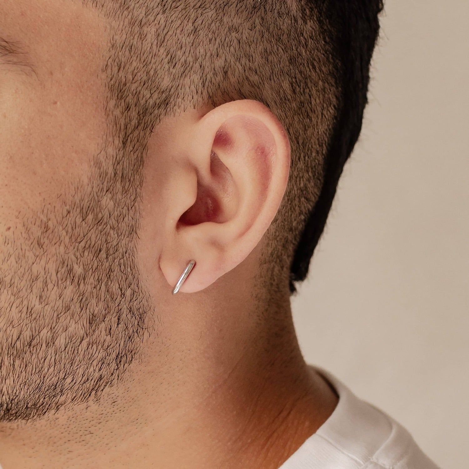 Pendientes Huggie Ovalados Plata de Ley 925 en Oro