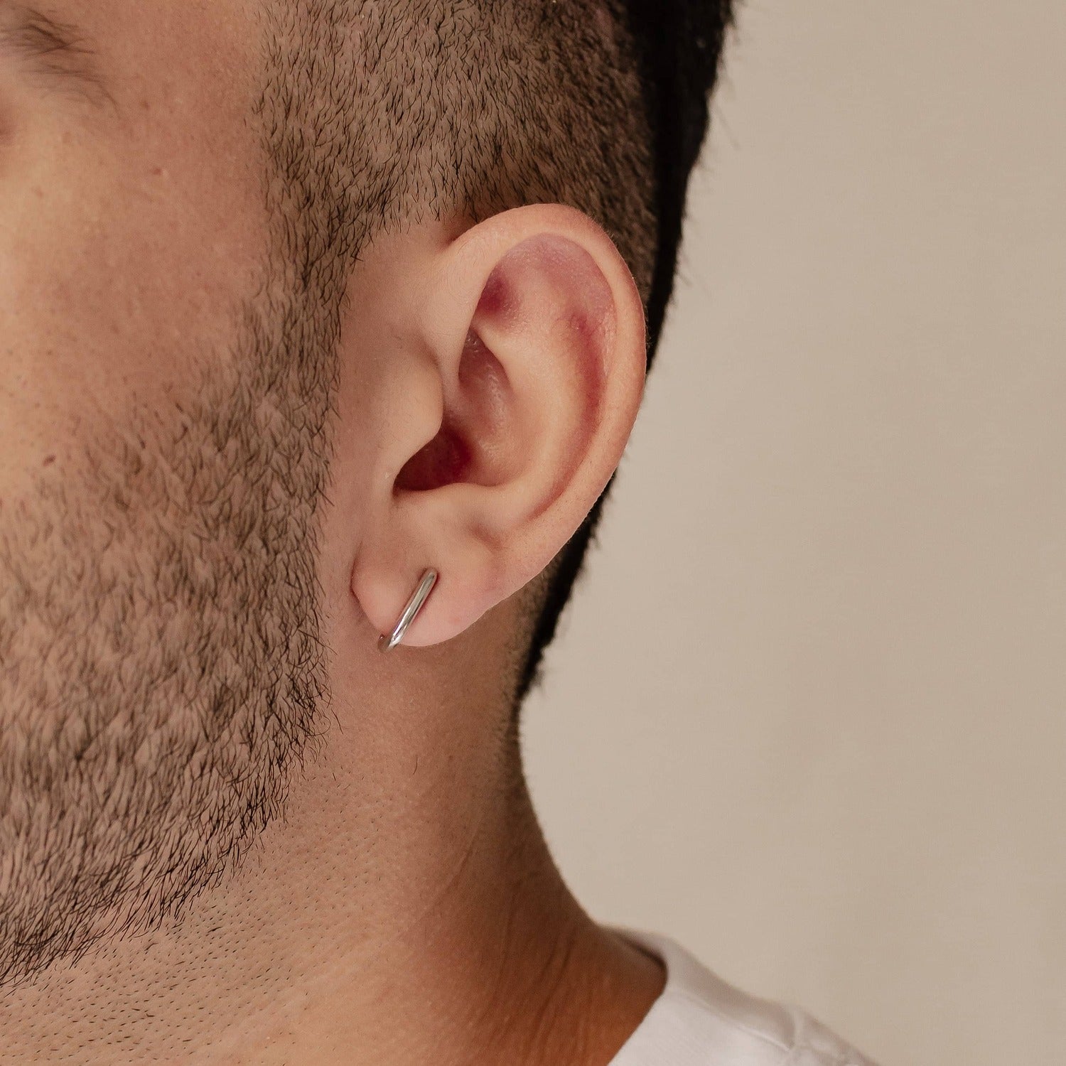 Pendientes Huggie Ovalados Plata de Ley 925 en Oro