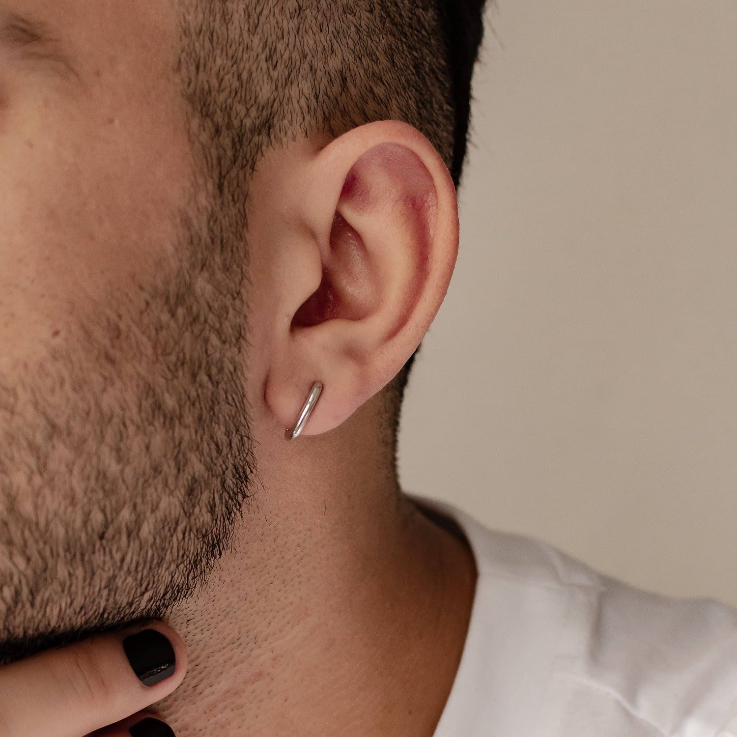 Pendientes Huggie Ovalados Plata de Ley 925 en Oro