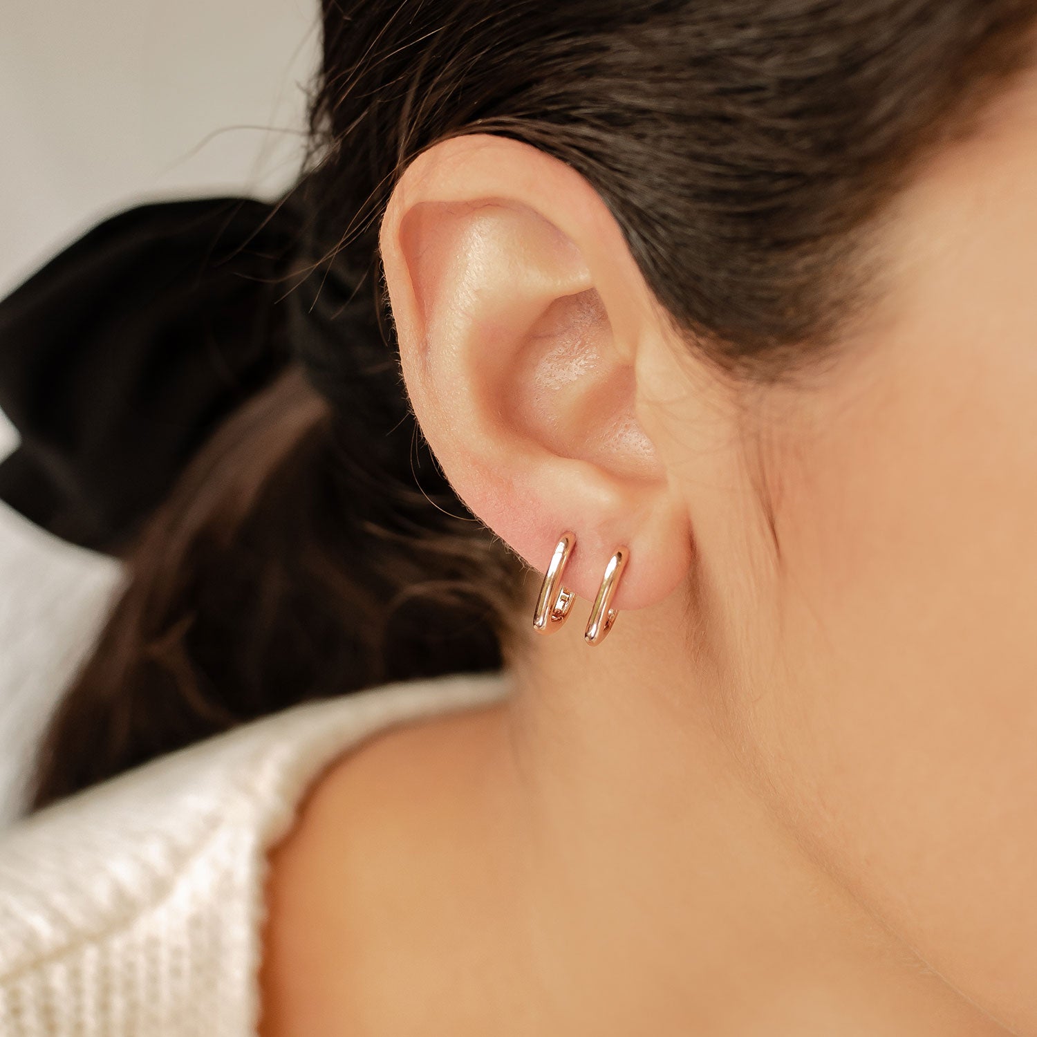 Pendientes Huggie Ovalados Plata de Ley 925 en Oro