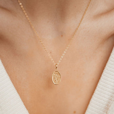 Ovaler Anhänger mit Rose aus Vergoldetem Sterlingsilber